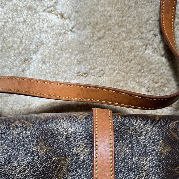 Vintage Louis Vuitton Saumur 30 - Picture 4 of 11